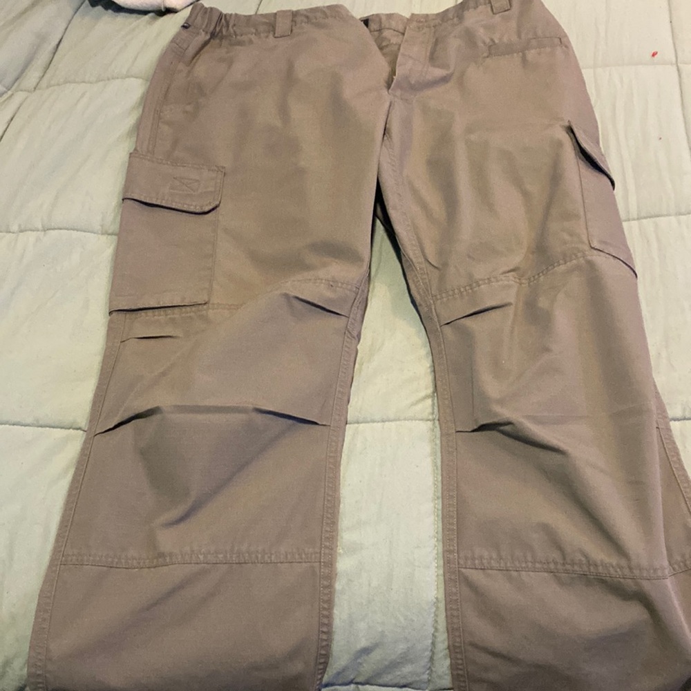40/32 LAPG cargo style pants worn a handful of time. Look new.These are tactical